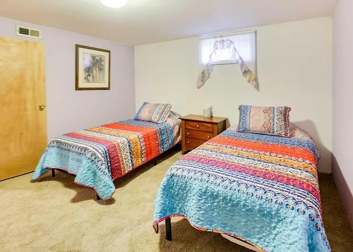 5 Bedroom Home,sleep 8, 2 Fireplaces Torrington