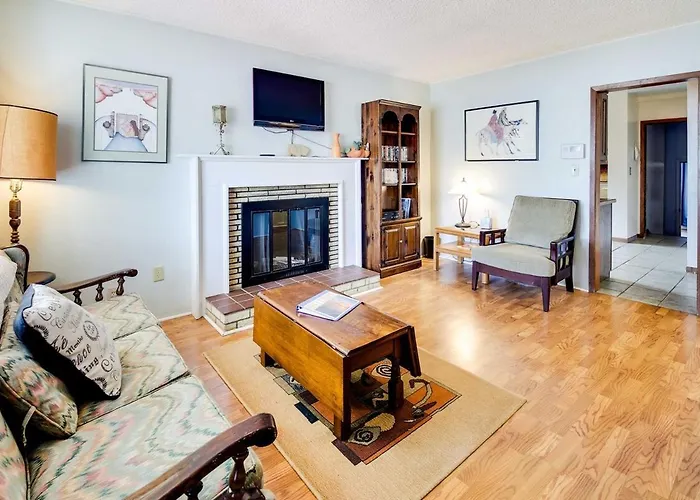 5 Bedroom Home,sleep 8, 2 Fireplaces Torrington